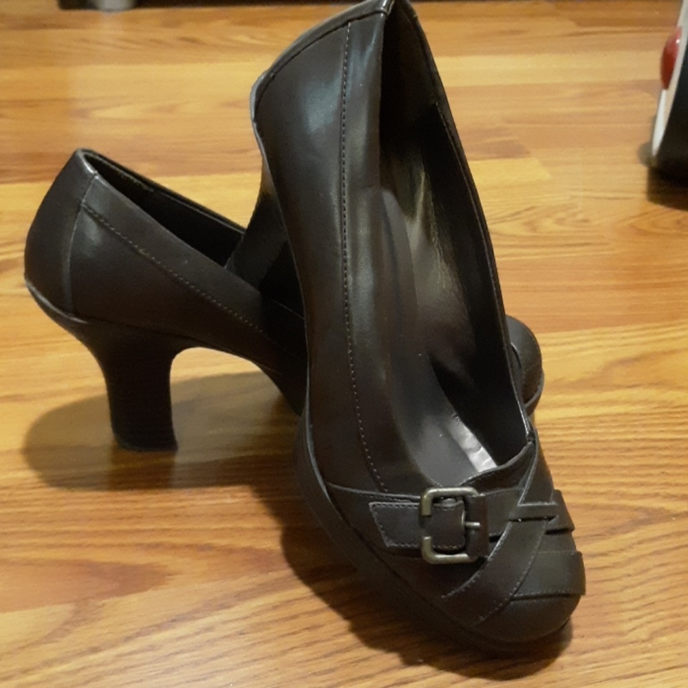 Sz 8 brown heels by Hot tomato barely worn